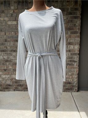 Striped Long-Sleeve Belted Midi Dress - Gray & White